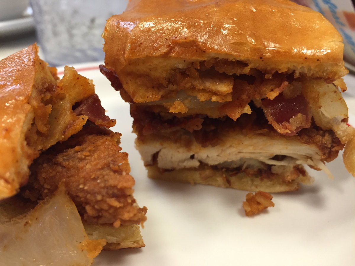 LINKnkySupport's tweet photo. .@FrischsBigBoy is revamping and some of the items on the new menu are 🔥🔥🔥. Story soon on FTM. #PrimeTimeBBQ https://t.co/dndyaJii0C