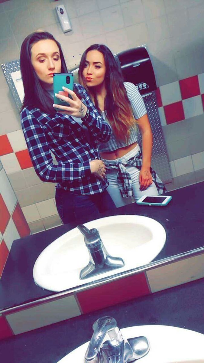 cheyyms's tweet image. Been bestfriends since the 6th grade, and I'm so glad we learned how to do our eyebrows