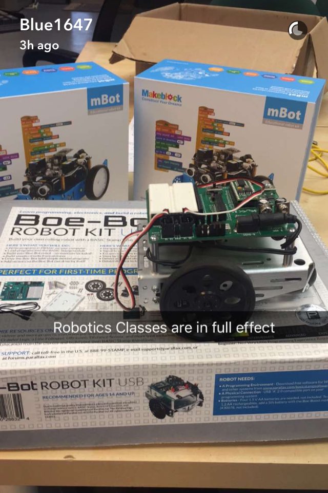 BlueStudios_io's tweet photo. A glimpse in #Blue1647 on @Snapchat: Robotics youth cohorts, youth building games👾 &amp; more. #cowork #techbuilding https://t.co/e4vPaQM2Rr