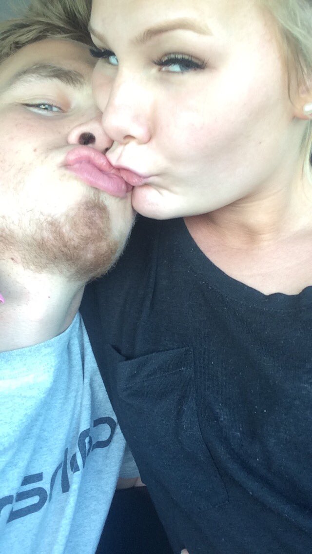 Aizeyo's tweet photo. 💋Kissy kissy💋 #NationalKissingDay https://t.co/IqzNn73eA3