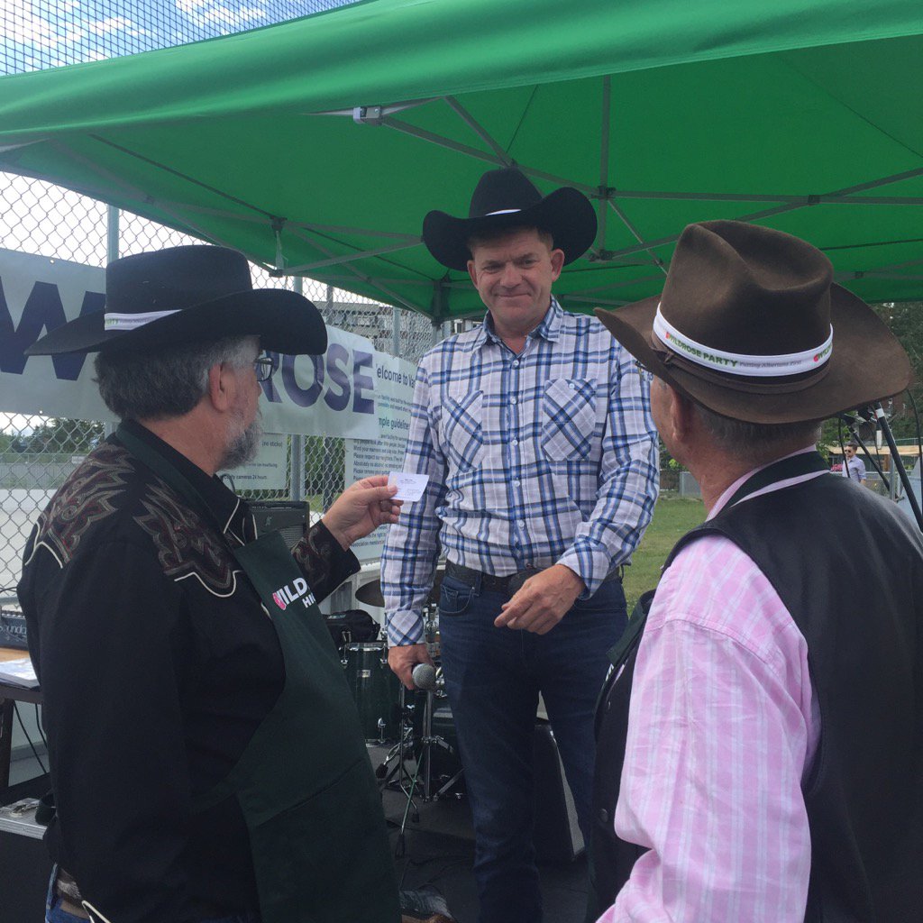IrisKirschner's tweet photo. @BrianJeanWRP @TeamWildrose talking with ALBERTA grassroots supporters @ the #wrpstomp today #approachable #ourman https://t.co/ILOLtoIGdf