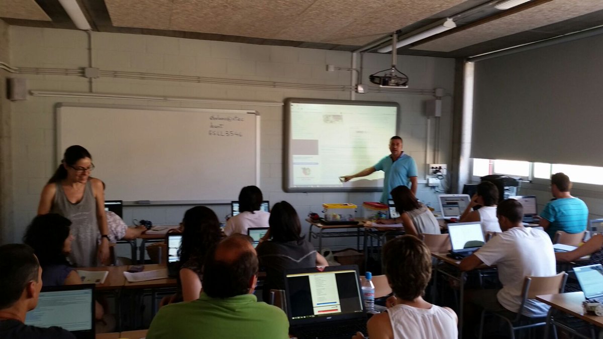 Josep_Bofarull's tweet photo. CODE #Scratch Imagina3dBot a Escola Estiu Tortosa by Equip @ROBOLOT Tgn @EnricBolano @xsune. Mestres/profes a tope! https://t.co/0IpERdI4ni
