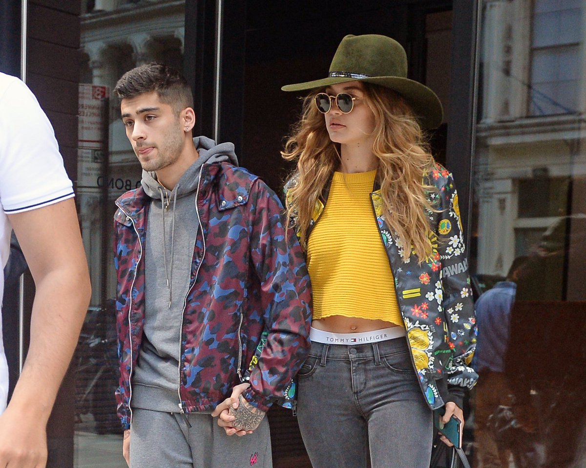 dryalb's tweet photo. Zayn &amp; Gigi out in New York City - July 6 https://t.co/9cyjVa8ajQ