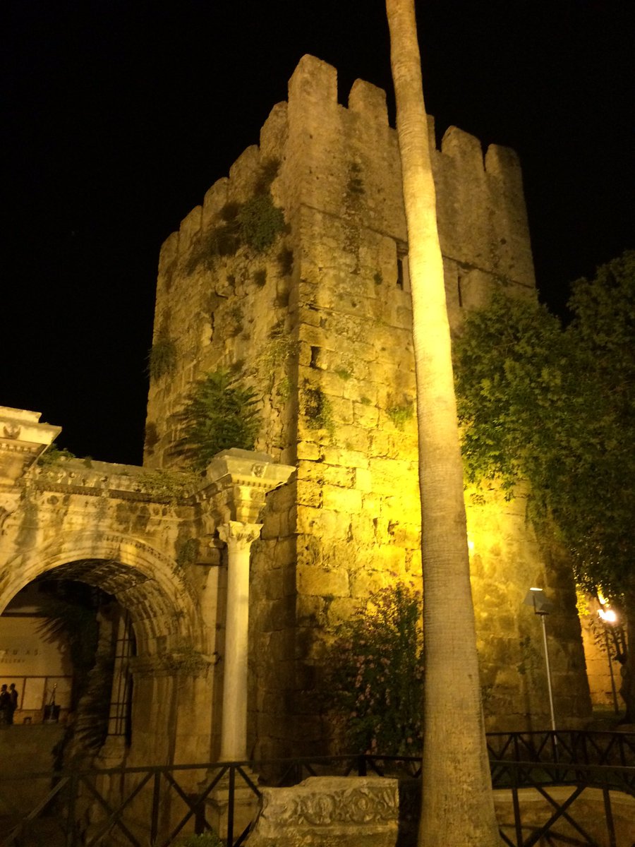 kucukemin11's tweet photo. #Antalya  #Turkey #history Hadrian's Gate 🇹🇷 https://t.co/M6IGlP4VIX