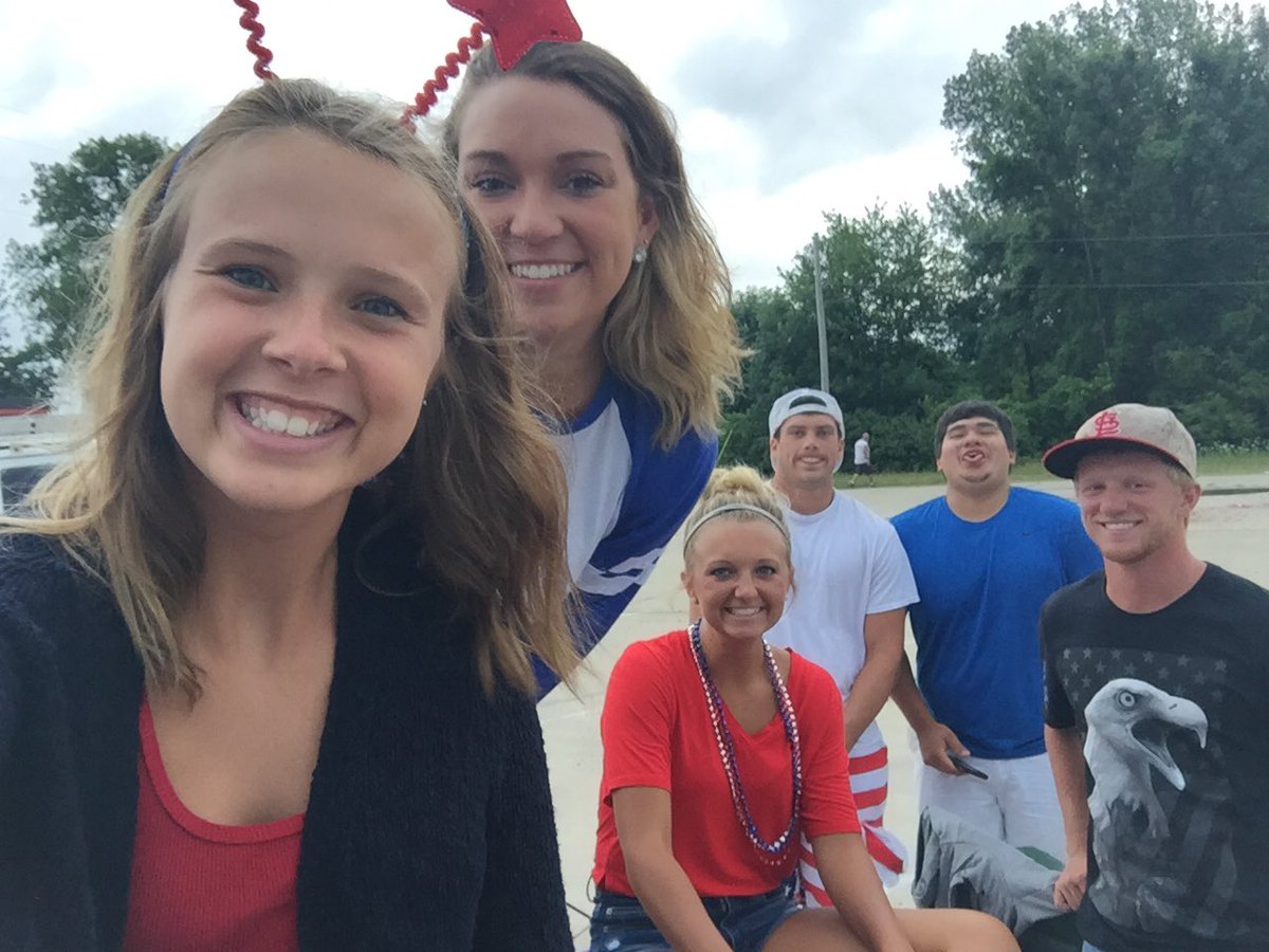 trimble_emily's tweet photo. "Okay guys, smile for this one" https://t.co/iguNcp1Z2u