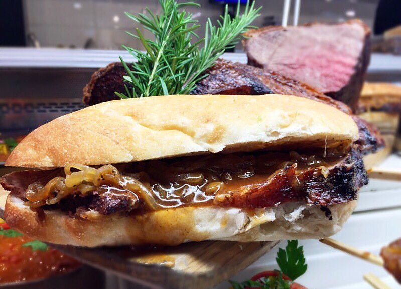 LucasPattern's tweet image. Trump. Bexit. One Nation. Roast beef &amp;amp; gravy rolls at the #Boatshed. What is the world coming to?