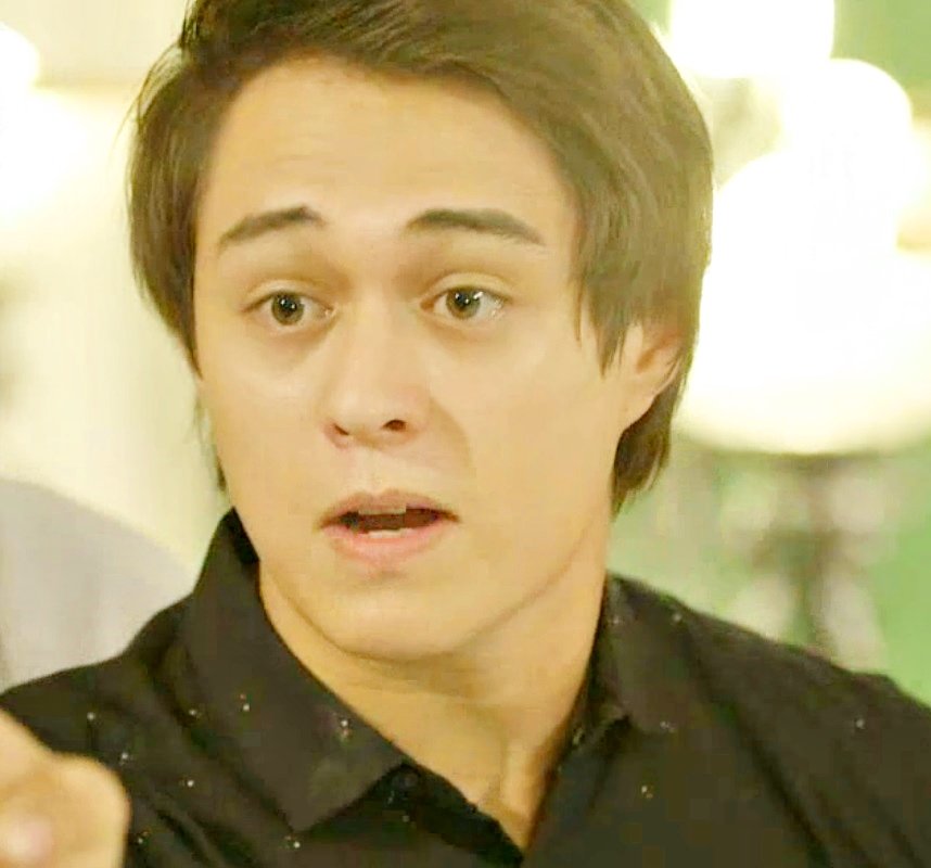 MayPayno's tweet photo. "@Dy0saNgGanda: Mukha na hinihingi na yung best actor award niya!

#DolceAmoreBlackmail https://t.co/ZkLnyVy1Qx"go timon fight fight.