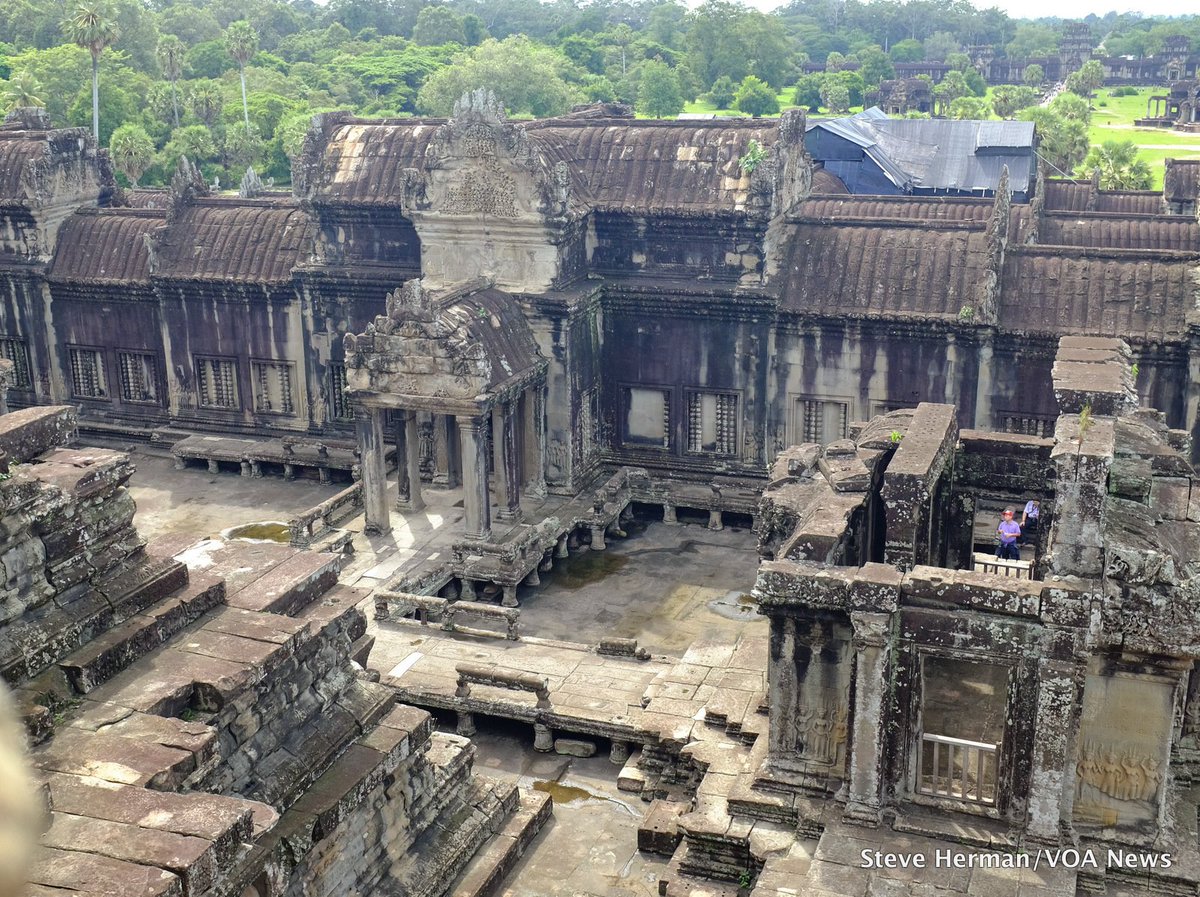 newsguyusa's tweet photo. New Angkor Wat dress code from Aug. 4: Pants or skirts below the knees, shirt covering shoulders. #Cambodia https://t.co/HceD6pcfgJ