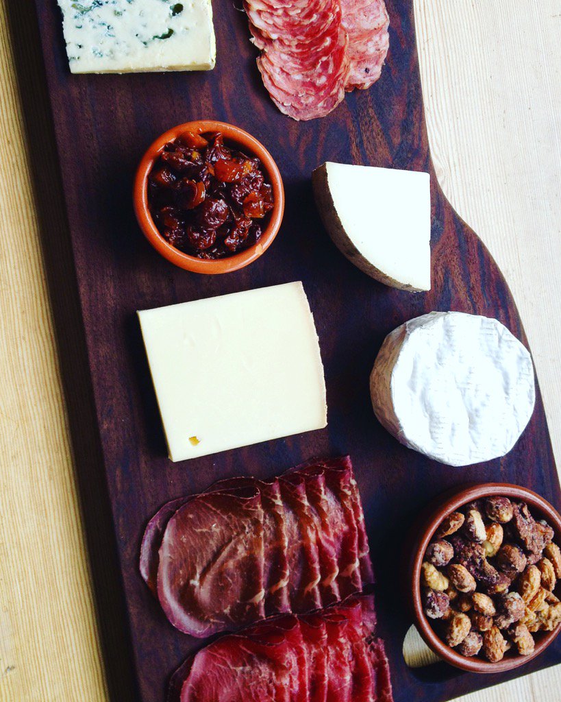 Chizupdx's tweet photo. It's a great day for a little cheese! Make it happen @Chizupdx @cheesebarpdx or @cheeseannex https://t.co/lms0vvuntX