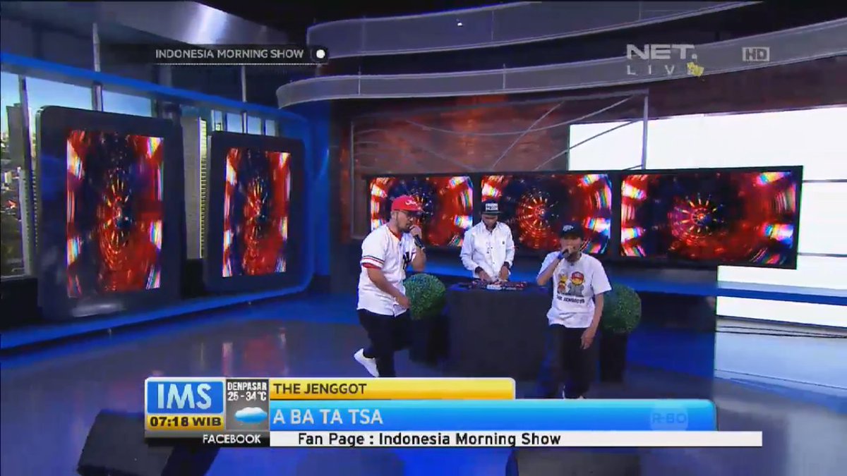 Grup musik <a href="/thejenggot_/">IG : the_jenggot</a> tampil membawakan lagu 'A Ba Ta Tsa'