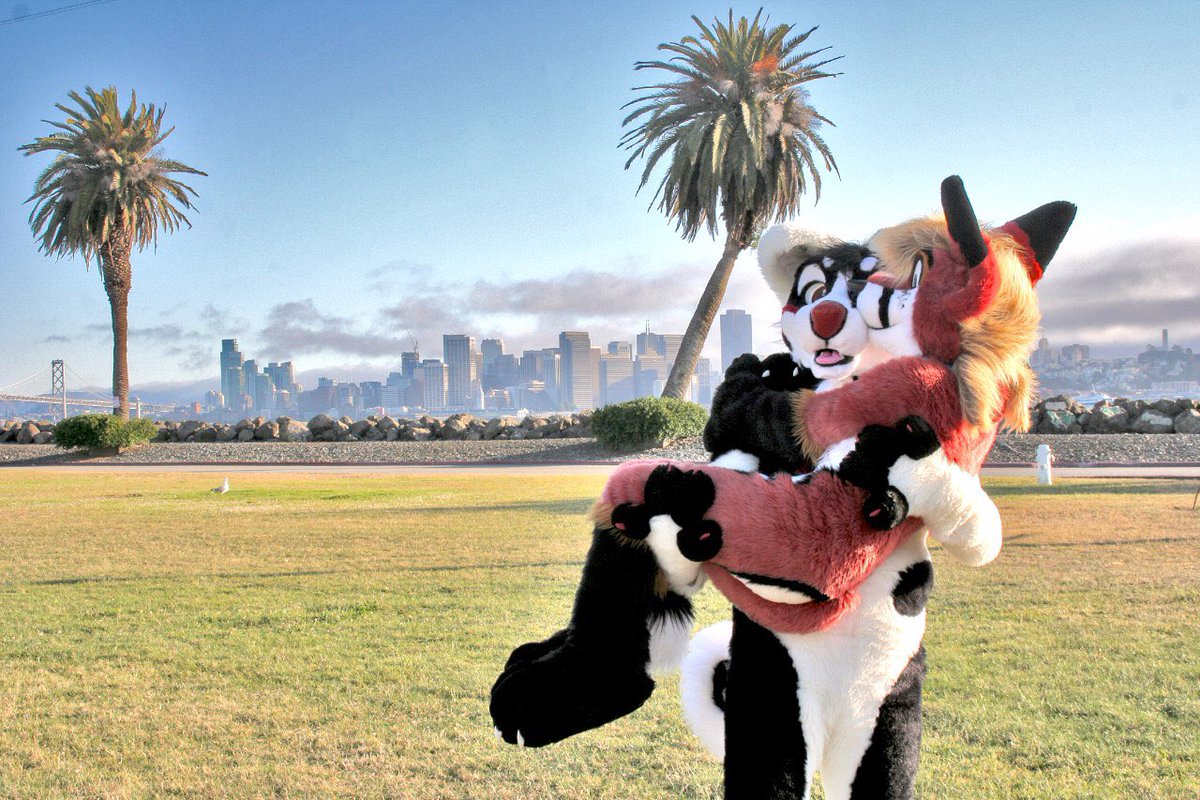 PJVixen's tweet photo. Thinking about that one time with @KokuHusky *smooch* https://t.co/C3DzDykv6b