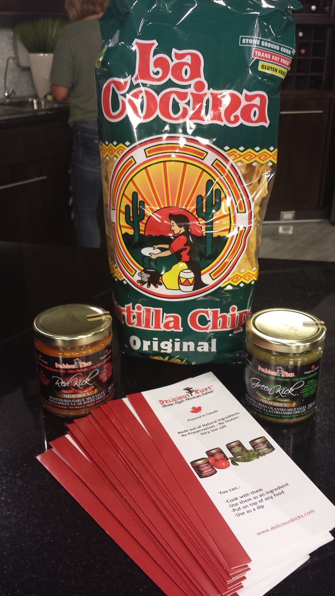 GreatTastesMB's tweet image. More great @BuyManitoba snacks on set today. @DeliciousKicks Salsa &amp;amp; @LaCocinaFoods chips. Nothing better. #MBFoods