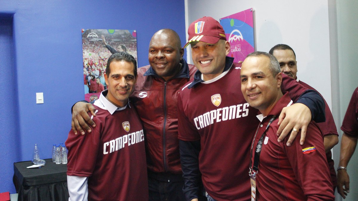 #Momentos #BajoLaCúpula disfrutamos el triunfo del deporte
<a href="/FVBaloncesto/">FVBaloncesto</a> <a href="/mimouvargas/">Alexander Vargas</a> <a href="/JalejandroTeran/">José Alejandro Terán</a>