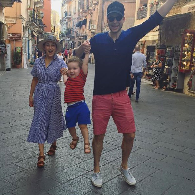 TVWEEKmag's tweet image. Love this holiday snap of #HamishBlake and #ZoeFosterBlake in Italy! Could little Sonny be any more adorable?!