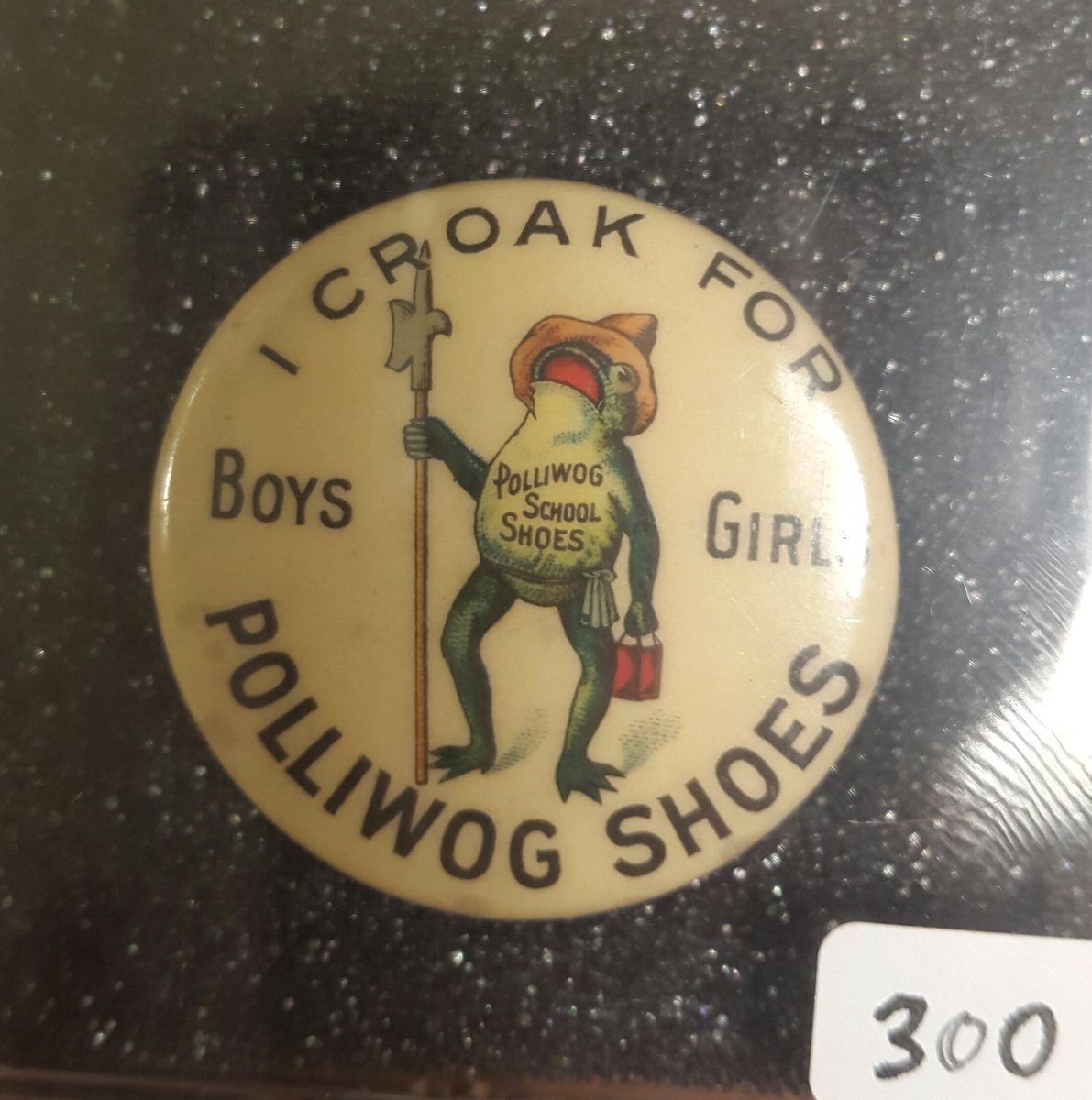 BusyChristen's tweet image. #buttoncon2016 Lon's room!