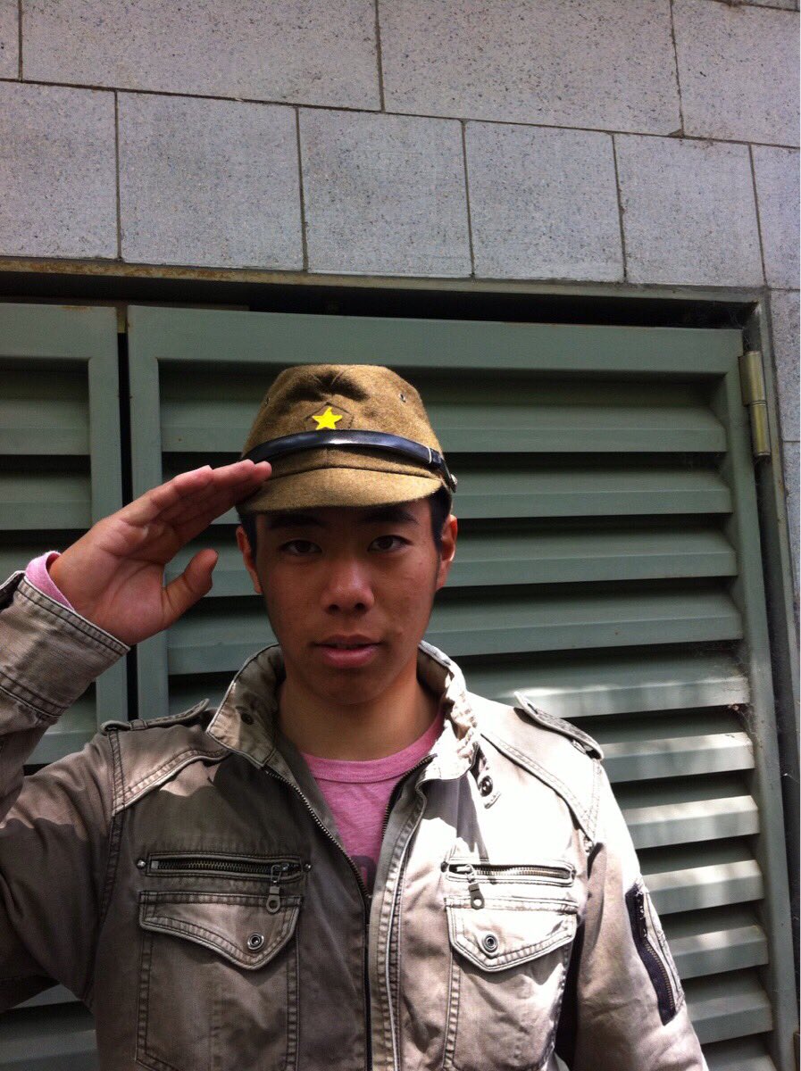 パクヨンス 174cm76㌔ 左投左打 ランナーコーチ

高校生の時に、甲子園に憧れ来日。
2013年にグローリーズに入団。

入団するも、出場企画が少なく三塁ランコーがメイン！

自衛隊の食堂の料理長をしながら、野球をしている。