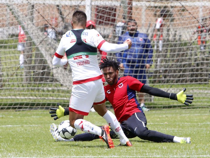 Previo al duelo ante las Chivas, caen los Tiburones en Toluca goo.gl/UIgvcY #NoticiasELDICTAMEN