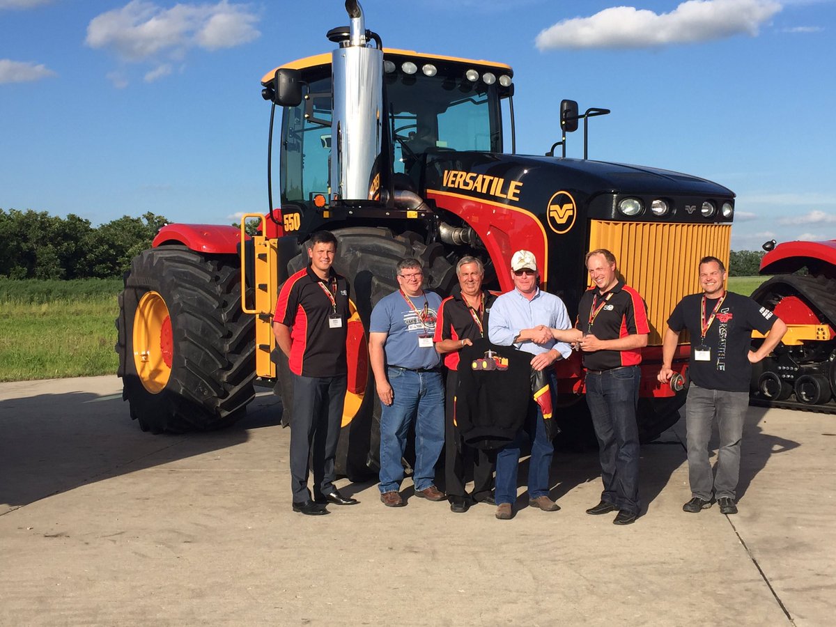 MarkussonNH's tweet photo. Congratulations to Muhr Farms on their new Legendary Limited Edition Versatile 550. #VersatileVIP https://t.co/26z5aSYBw8
