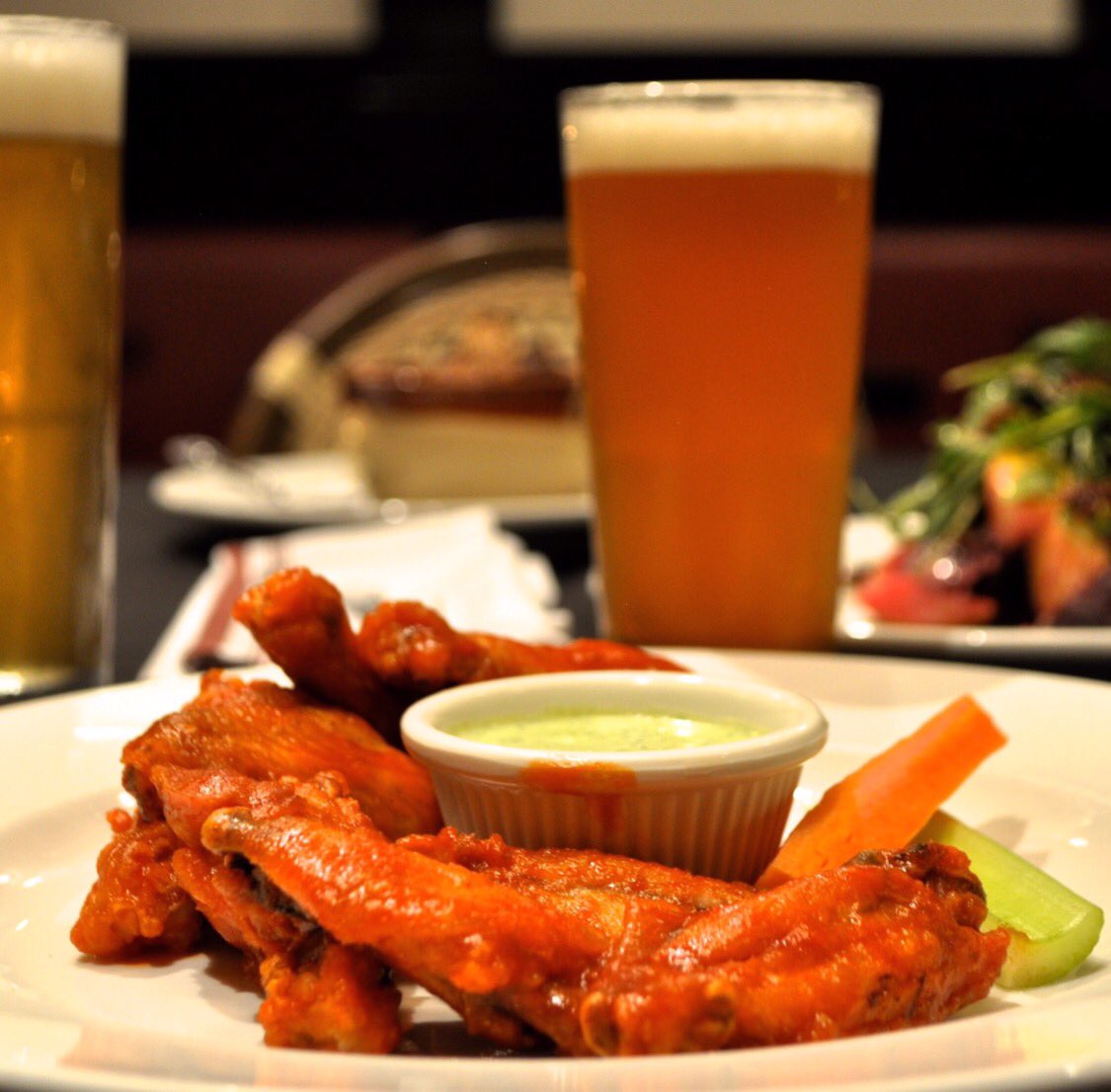 DannysVenice's tweet image. Isn't this what hump days are for? #beer #wings #forgettingeverything #venicebeach #lafoodie #discoverla