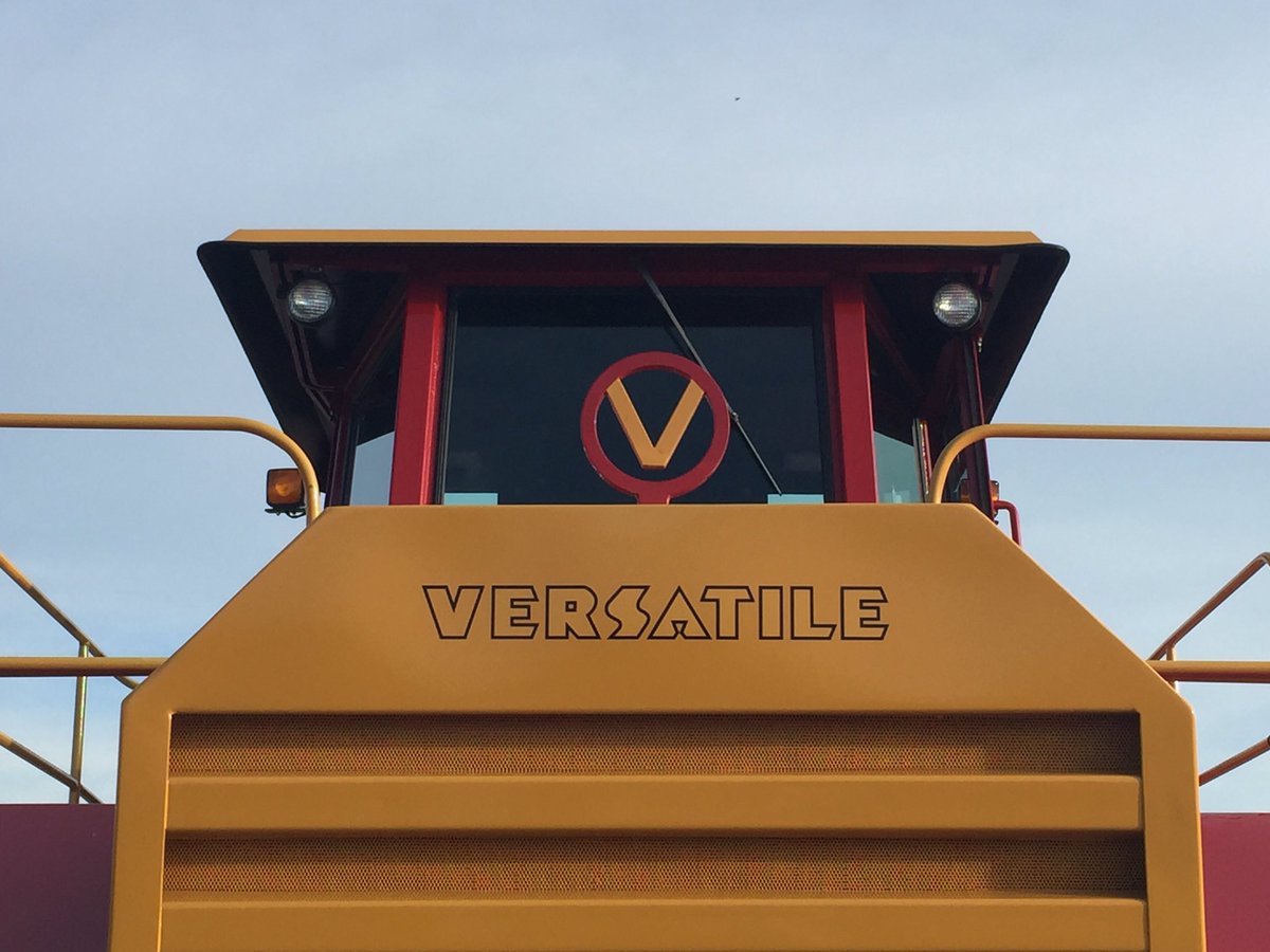 MarkussonNH's tweet photo. The one and only Big Roy! @Versatileag1 #VersatileVIP #Versatile50 https://t.co/uuREcnNh2Z