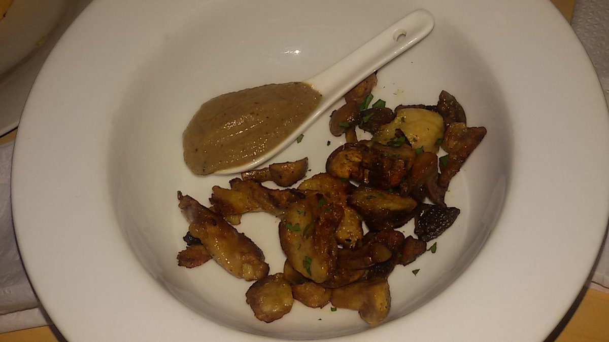 HugodeCucco's tweet photo. #HugoenCatamarca
Mollejitas con salsa champignon https://t.co/cJw4LDf5Aw