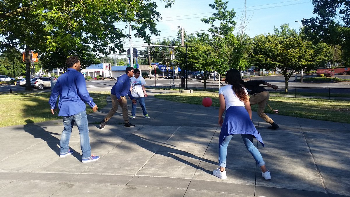 FN_Dar's tweet image. Who will be the champion of Four Square at this Corner Greeter?!