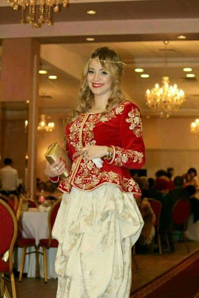 RimiPapillon's tweet photo. #Dz #traditions #karako #beauty #red #dzforlife https://t.co/y9eUYGreqH