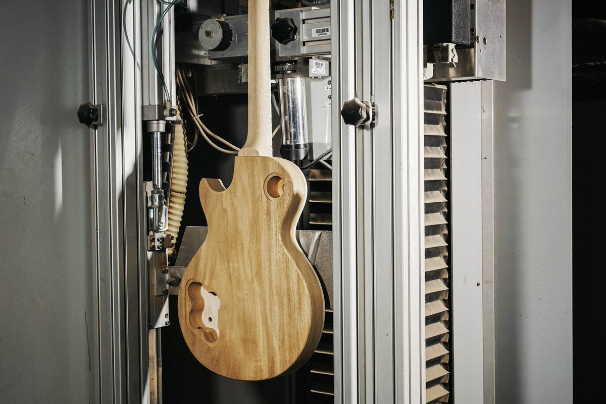 business's tweet image. Beautiful photos from behind the scenes at the Gibson custom guitar workshop bloom.bg/23umo2k