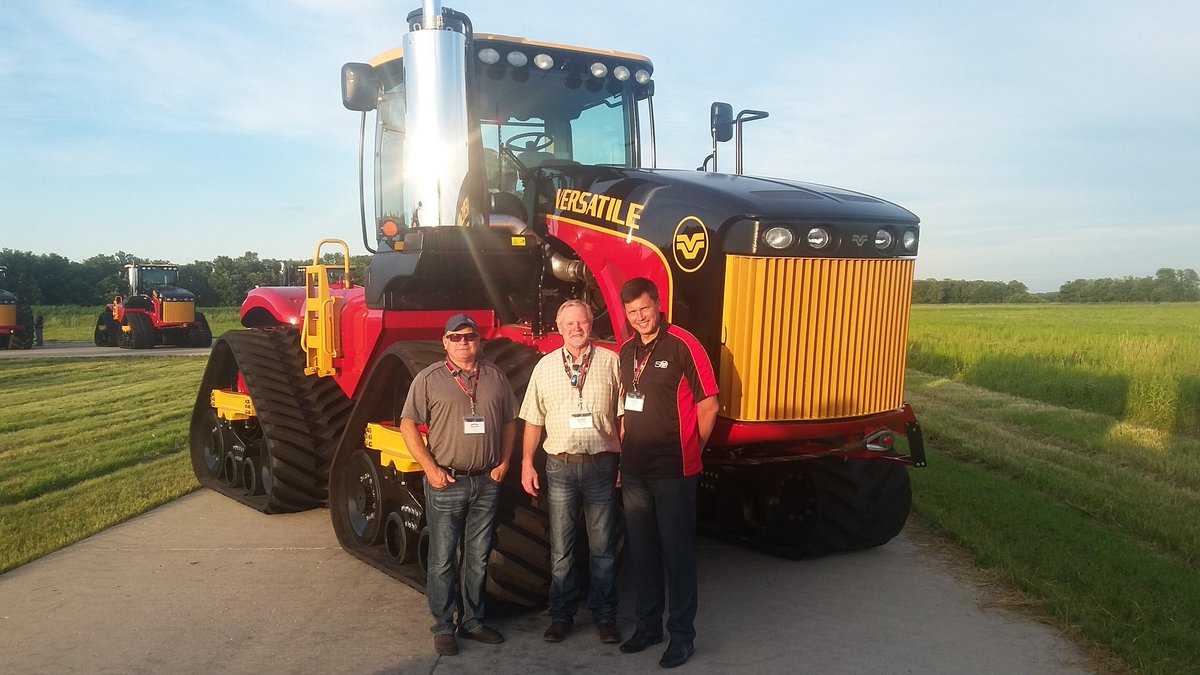 fulllineag's tweet photo. Great company @Versatileag1 when President Dmitry Lyubimov comes over to meet our customers @jeffoner #versatilevip https://t.co/wvx8r77EPS