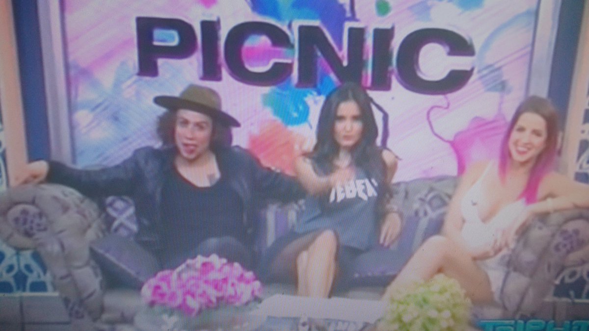 AnGeLdEdAnNaP's tweet photo. Miércoles de Picnic con estilo Belieber Princess @barbaraig luciendo mas que increíble Outfit de 💯 #Shulaa 🙌😘👗💋 https://t.co/vYcLqoUCZE