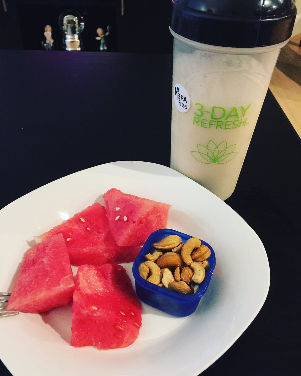 nancyko0911's tweet photo. Watermelon, cashews and #shakeology #shawacademychallange @ShawNutritionLK #ShawAcademy https://t.co/fLcWo6vyFJ