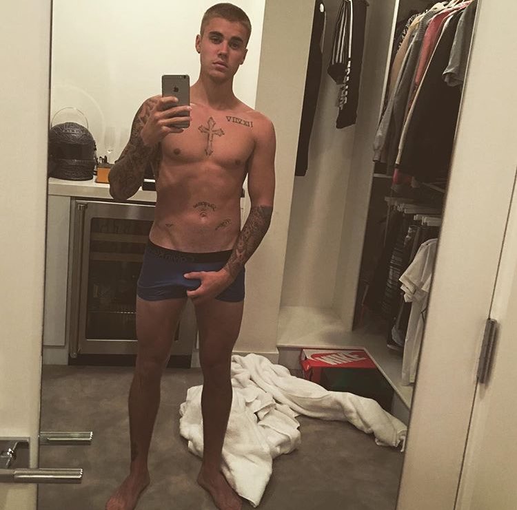 bulgesightings's tweet photo. Justin Bieber's bulge is everywhere😛 #bulge https://t.co/AQRF5xSJvs