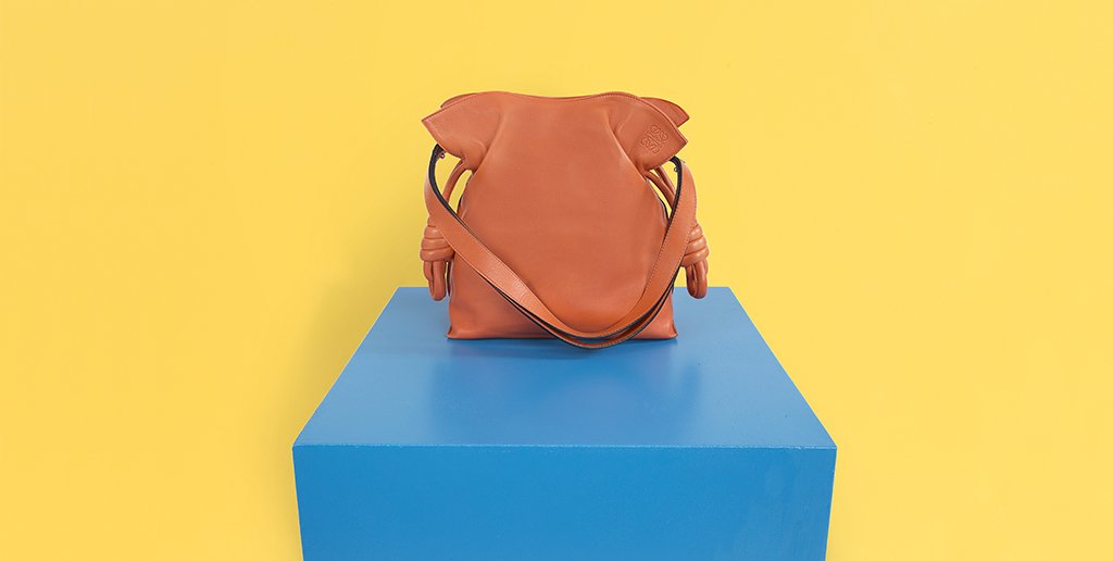 LoeweJP's tweet photo. ロエベ 2016 春夏コレクション
「フラメンコ ノット スモール」 コーラルカラー。オンラインストアにてご購入いただけます。https://t.co/vwuVEQF71c
#LOEWESS16 https://t.co/5t0T7C0v2W