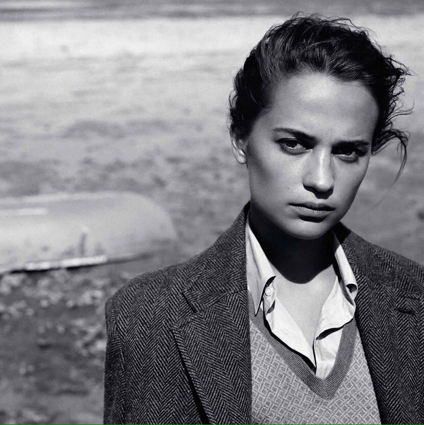 badpostalicia's tweet photo. alicia vikander is pure art https://t.co/1kWr3KgvXx