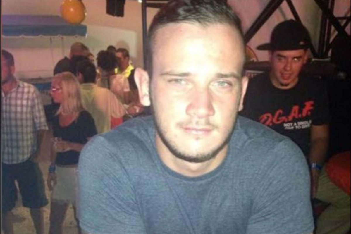 standardnews's tweet photo. Reward doubled in hunt for Josh Hanson murder suspect after he 'fled to Dubai' https://t.co/rON0Se0ZhI https://t.co/MDG0FwceP6
