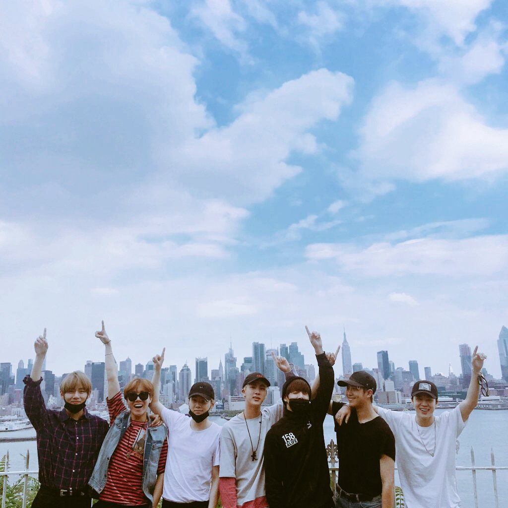 Michi_Ssoto's tweet photo. #PrometoNunca dejar de apoyar a estos 7 talentosos chicos surcoreanos ♡♡ Hasta que muera♡♡ @BTS_twt ❤ https://t.co/4REKFYIVrp