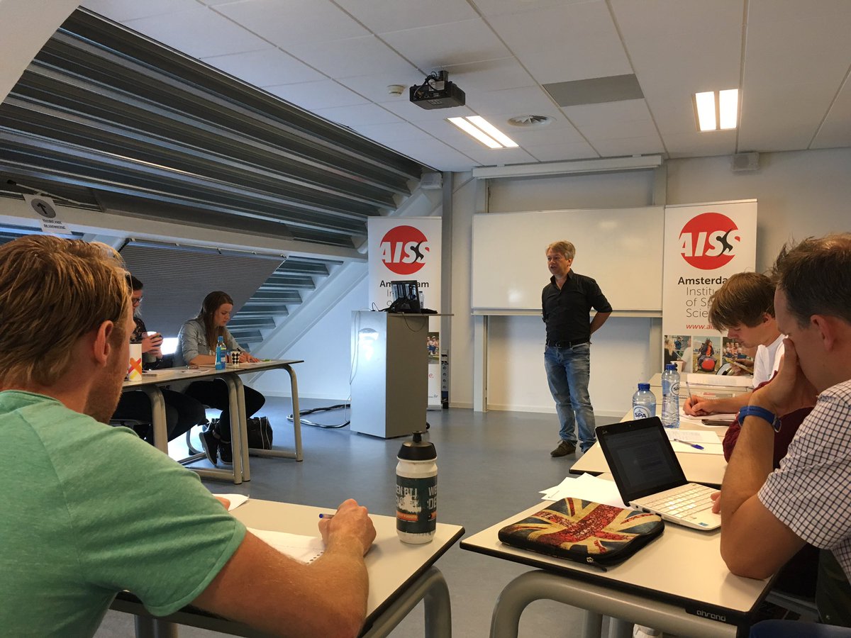 Dag 2: <a href="/jRRT/">Jurryt van de Vooren</a>, sporthistoricus, over Olympisch Stadion en een tijdreis door de geschiedenis van sport #ECH2016