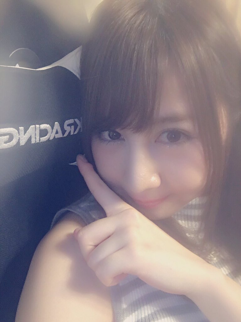 yoshida_saki's tweet photo. この前組み立てたAKRacingさんのwolf、ゲーミングチェアーと言いつつ普通にPCチェアとして使用中w

疲れなくて気持ち良くてオススメっ٩(ˊᗜˋ*)و♪ https://t.co/fKHzqHVLWU