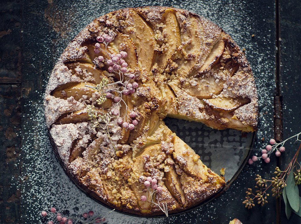 GetawayMagazine's tweet photo. You have to try out this delicious Pear &amp; white chocolate hazelnut cake. Here is the recipe: https://t.co/WooUTVTexF https://t.co/6zv0LrllUI