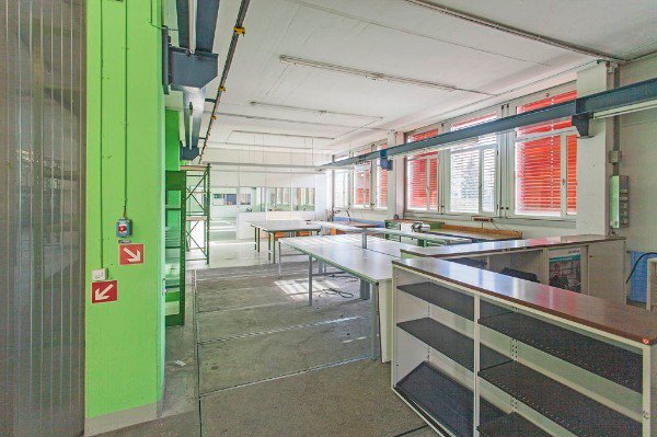 Raffael_Buechi's tweet photo. @Projektinterim Interim: Räume in Industriehallen in Schwerzenbach (ZH) und Siebnen (SZ) - https://t.co/77ZLr8QQt9 https://t.co/qT6ajLkAAh