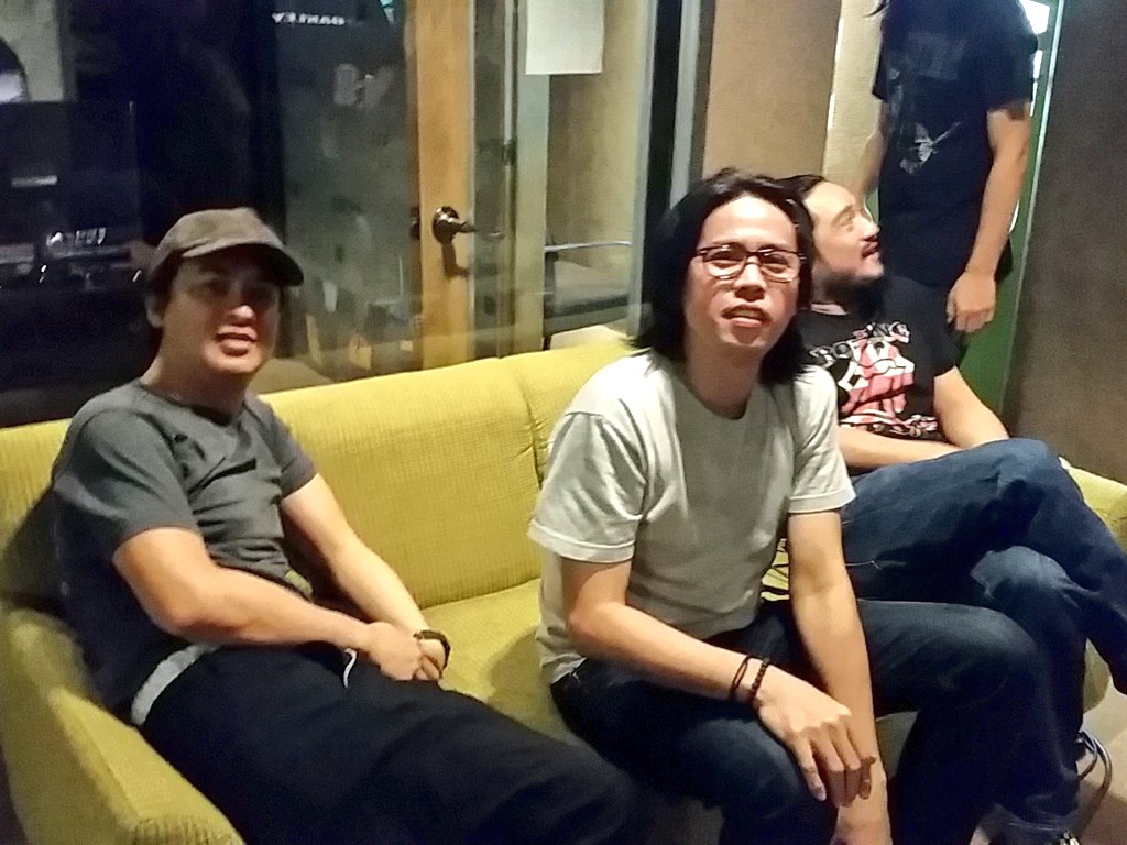 apartelph's tweet image. Now here setting up at @Jam883! Tune in at 5pm we go LIVE on #FreshFilter!