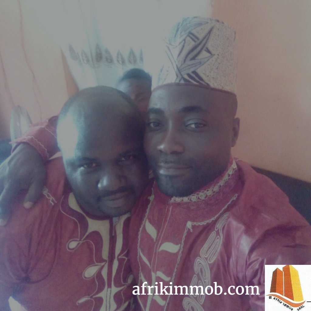 afrikimmob1's tweet image. Bonjour! Alors,comment était la fête chez vous?Notre direction commerciale était en joie ! afrikimmob.com