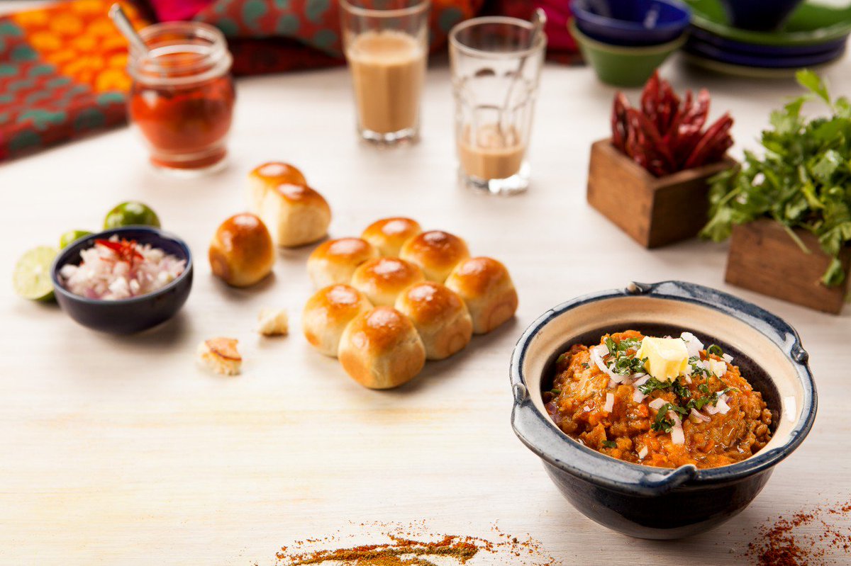 hyattkolkata's tweet photo. Enjoy a Midnight Street food at Waterside cafe @hyattkolkata on Fri-Sat. Call 033 2517 1425 for details. https://t.co/Q9Hm2t83Bx
