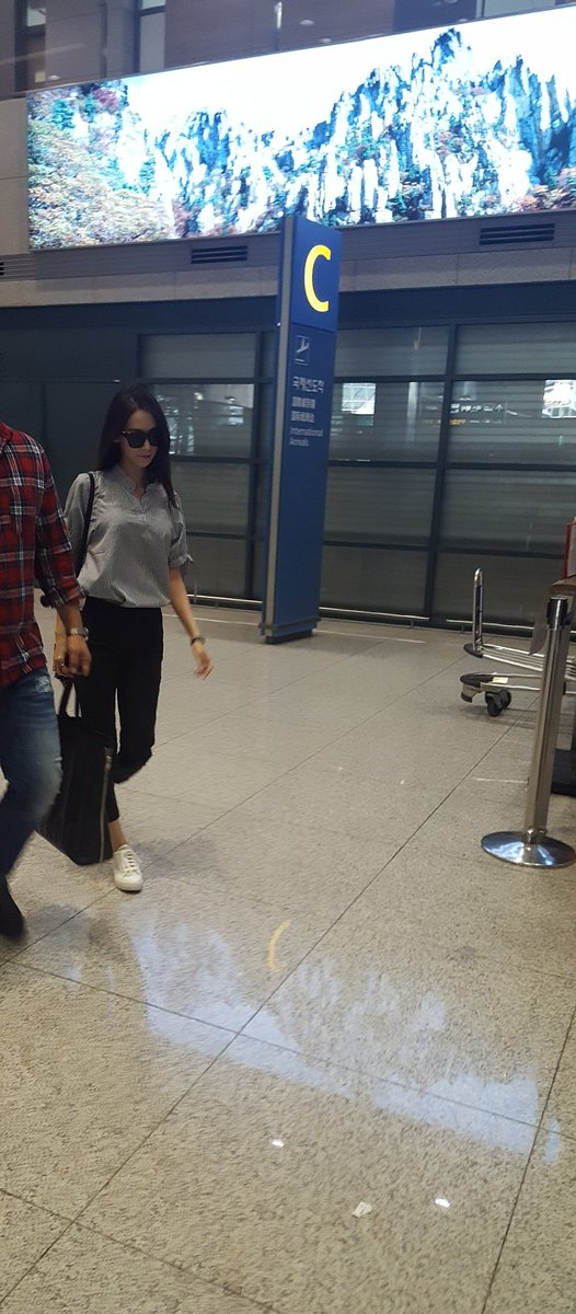 [PIC][07-07-2016]YoonA trở về Hàn Quốc vào chiều nay Cmv8aAAUkAAqWFX