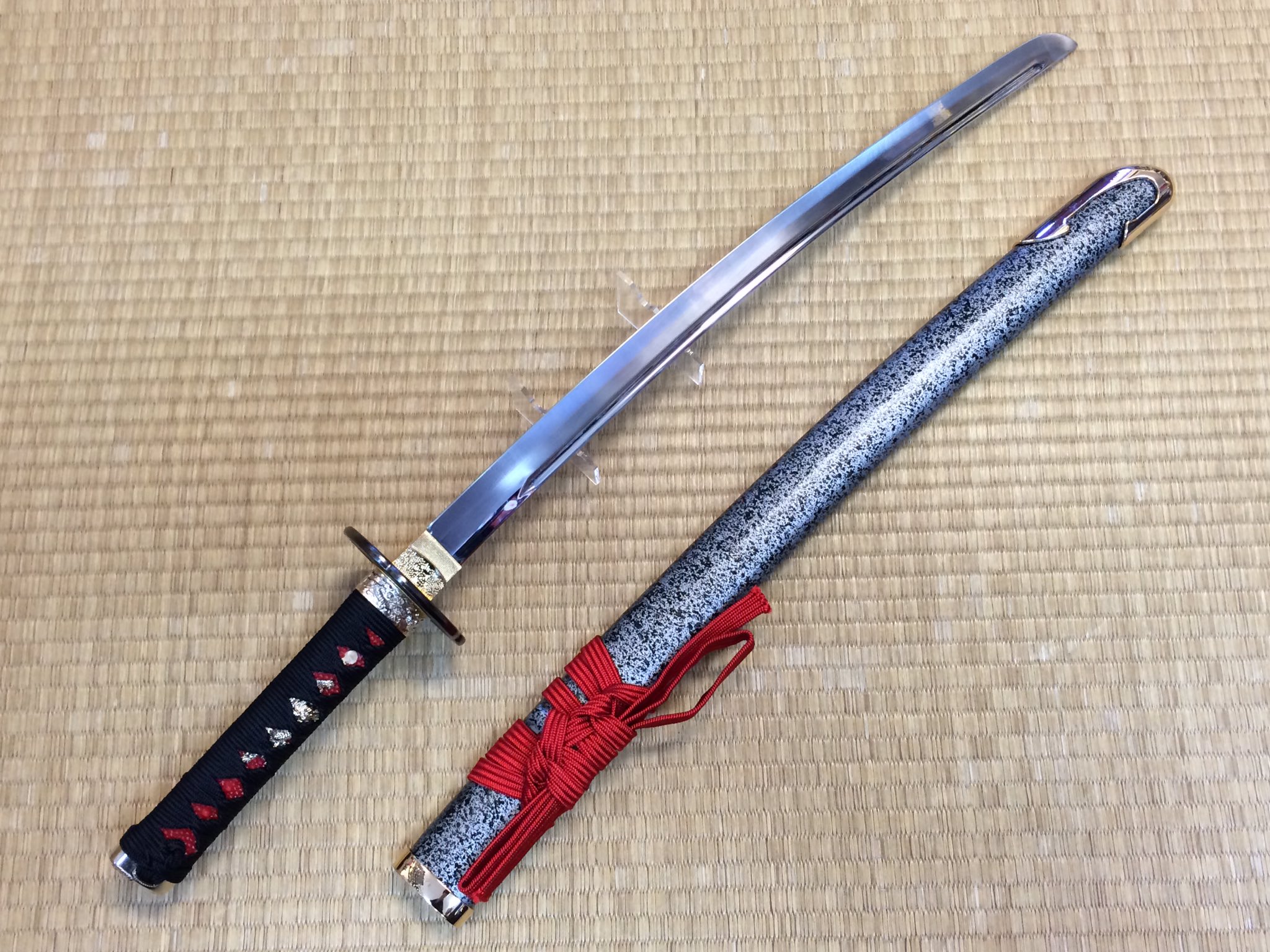 日本代理店正規品 ○時代物 趣き 貫禄ある 刀掛け 象牙風 飾り付 時代