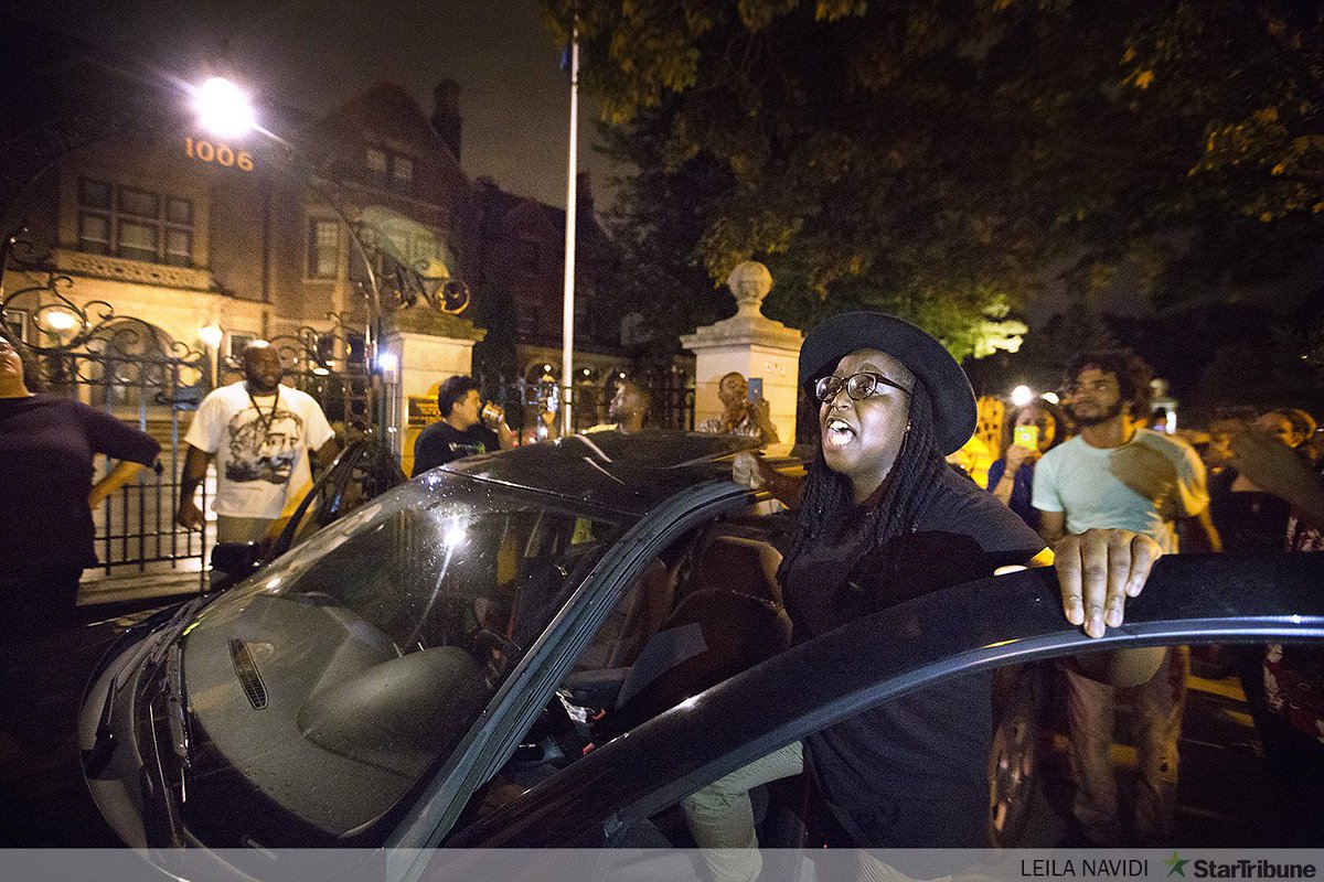 LeilaNavidi's tweet photo. The scene outside the Governor's mansion in St. Paul https://t.co/jfncjzH6et #PhilandoCastile @StarTribune https://t.co/Q9dLHqC9jq