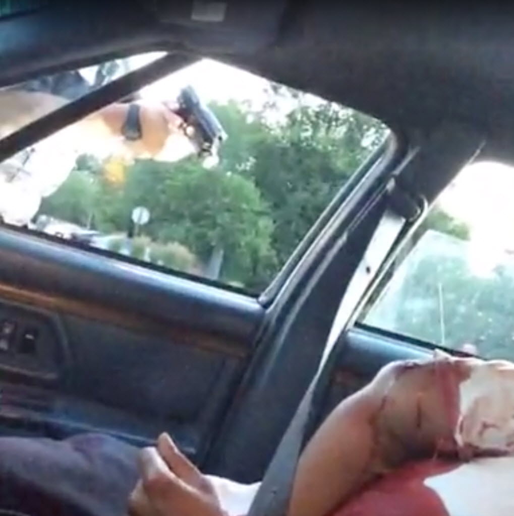 StarTribune's tweet photo. Developing: Aftermath of officer-involved shooting in Falcon Heights caught on phone video  https://t.co/SIs346RkQJ https://t.co/b0IwLsJcfT