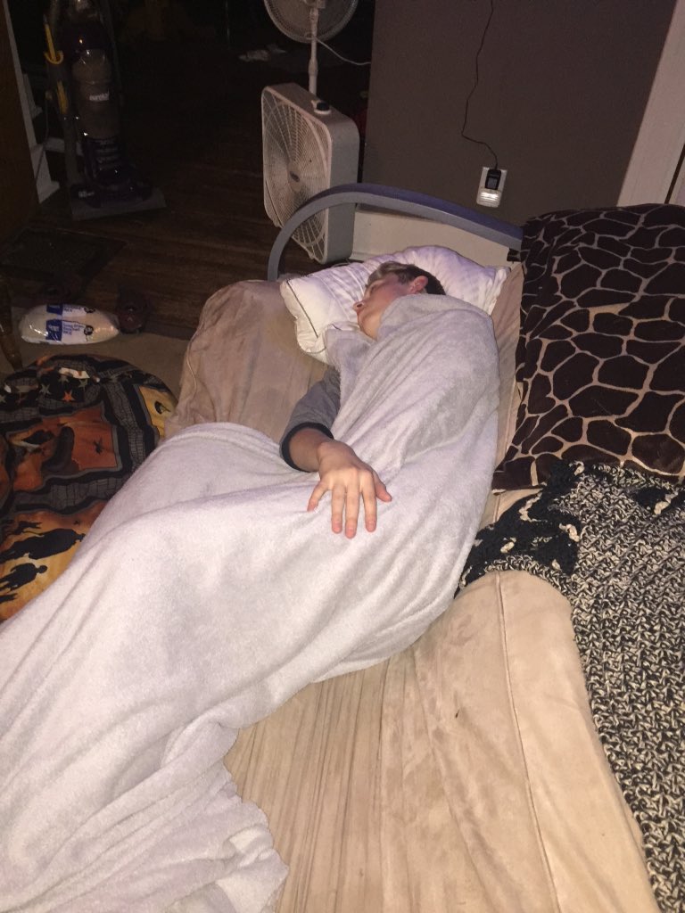 Trapped_house's tweet photo. #NeverForget round 2 https://t.co/yWaKHhN8Wy