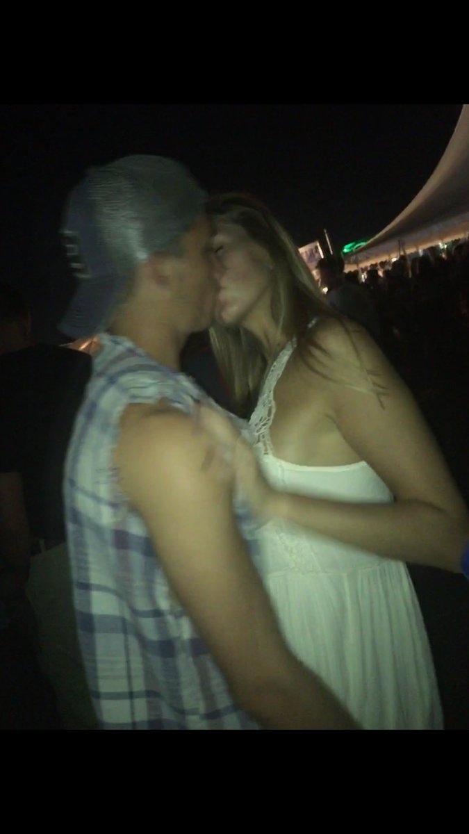 molcol1184's tweet photo. happy national kissing day #cusa2016 @emmaasauer @pahlow_blake https://t.co/pg3MCOQyBO