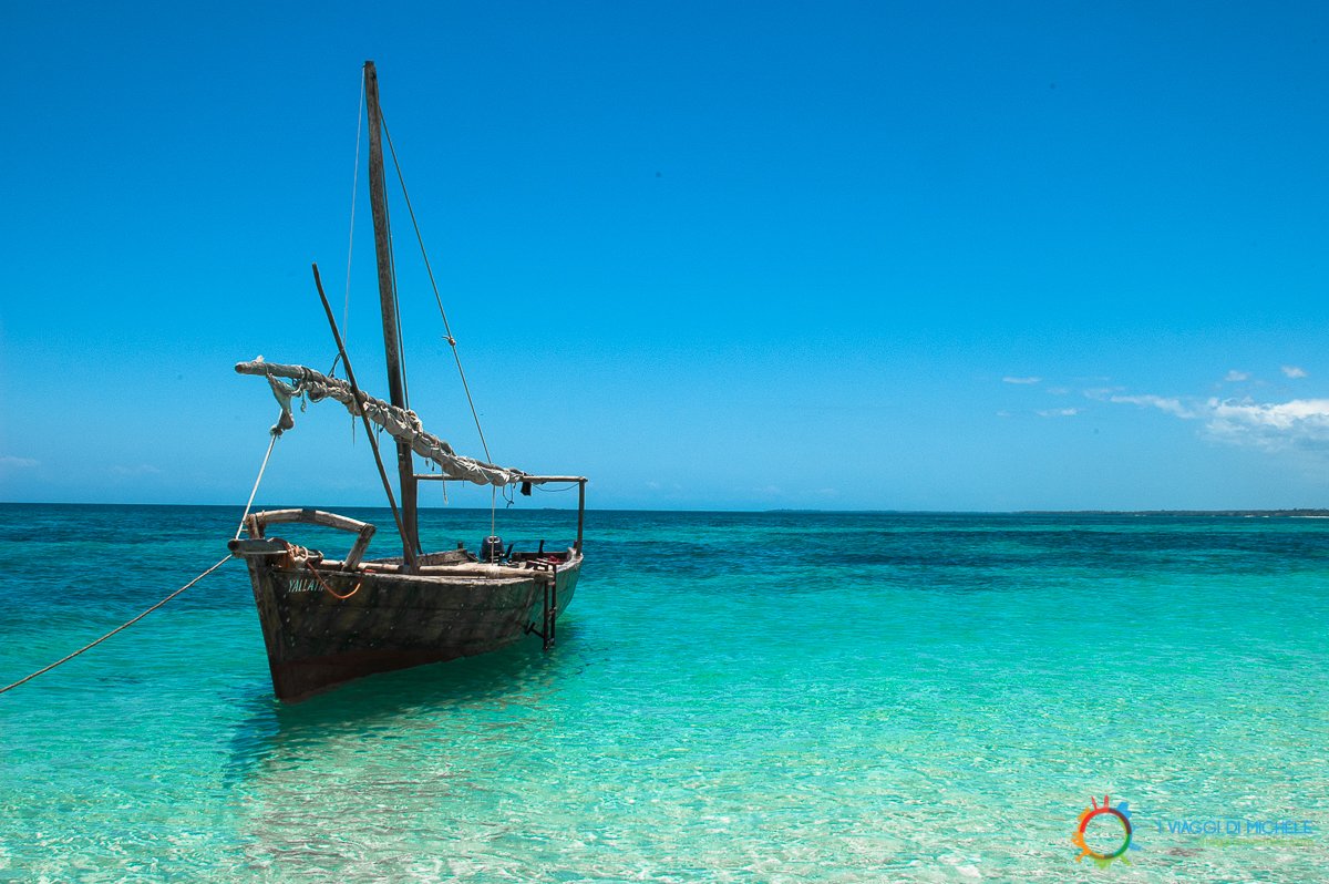 travelwecan's tweet photo. I due volti di #Zanzibar , il bellissimo mare dei resort e la povertà dei villaggi. #Tanzania https://t.co/2YIGAiNHtx